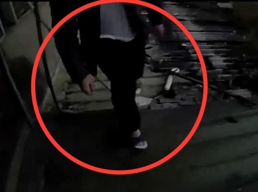 想學蜘蛛人躲警 43歲男身背3條通緝當場被逮送辦 214 cnews204231220a06