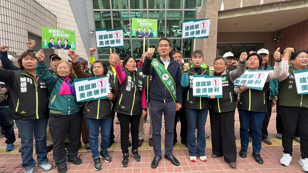 支持群眾高喊「建國第一 美德勝利!」(記者林金聖翻攝)
