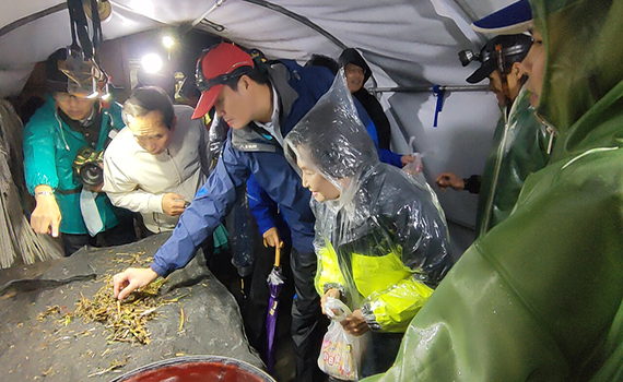 宣導救生衣借用 林姿妙溫馨關懷捕鰻人