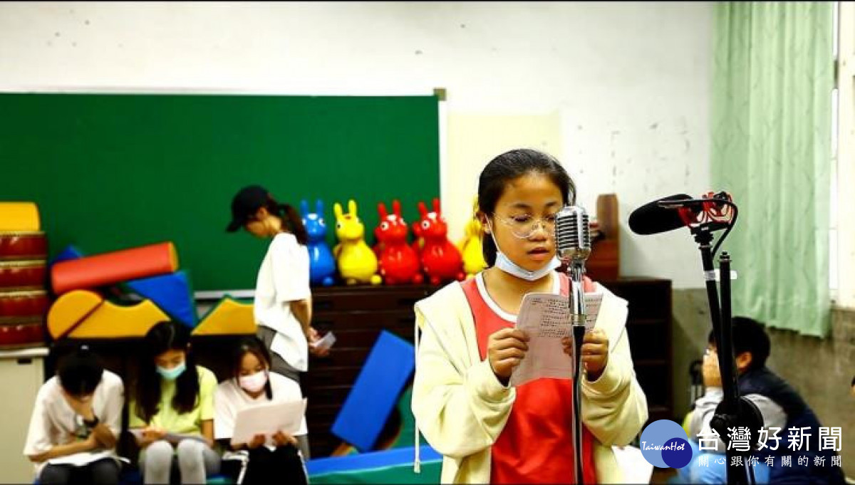 高年級學生擔任「雙語在地嚮導」，用聲音向世界介紹精彩的北埔老街