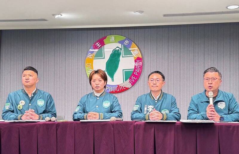 民進黨發言人張志豪、立法委員參選人李坤城及新北市議員李宇翔、黃淑君今日召開記者會,痛批強押公務員當政治打手。圖由民進黨提供