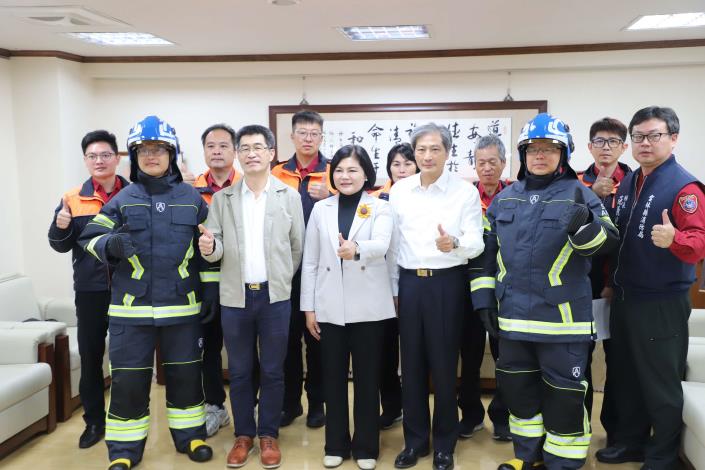 豐泰企業捐贈消防救災衣帽鞋 提升救災效能保障警義消安全 豐泰企業捐贈消防救災衣帽鞋 提升救災效能保障警義消安全