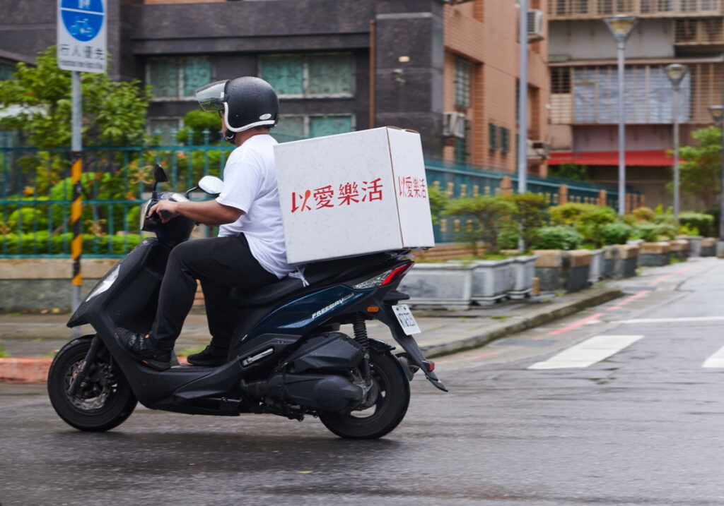 佳格食品集團發起「以愛樂活營養安老計畫」,穩定提供邊緣戶長者物資及全台關懷訪視