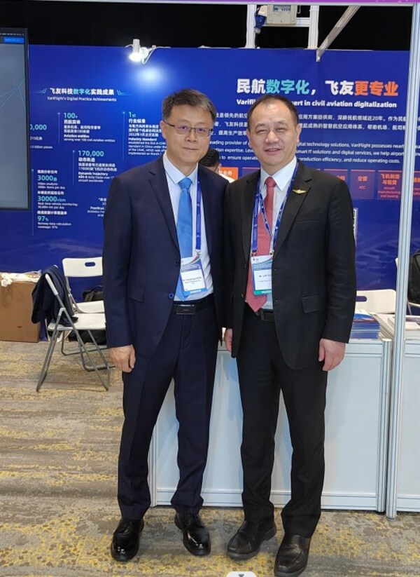 香港航空總裁孫劍鋒參觀我司展出成果 香港航空總裁孫劍鋒參觀我司展出成果