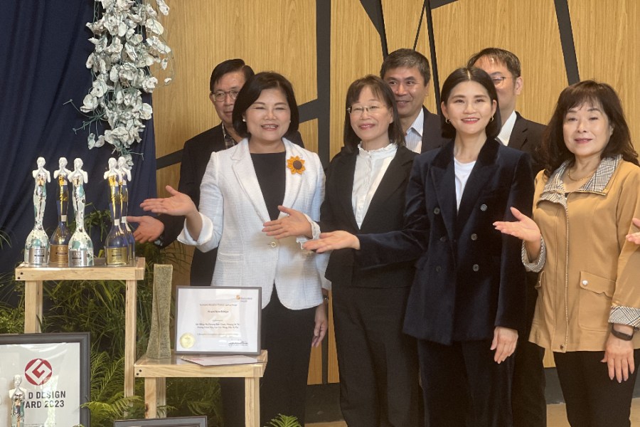 【有影】穿牡蠣殼頒典範獎 張麗善：擘劃雲林科技城接軌國際 195