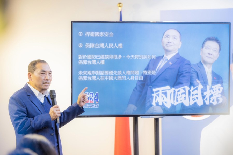 侯友宜21日舉行「兩岸政策及反抹紅影片發布記者會」