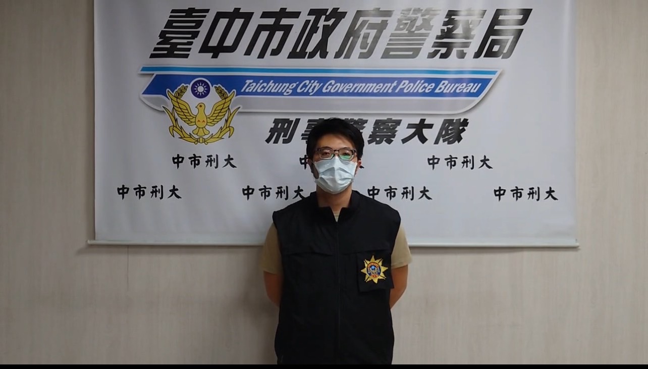 臺中市刑大偵三隊副隊長張翔諭說明。(圖/記者江雁武翻攝)