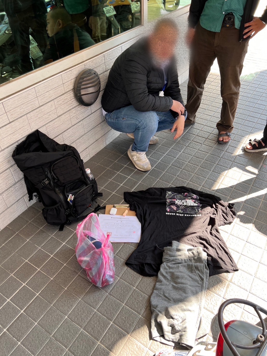 車手約知名咖啡店面交 遇警腳軟跪地泛淚