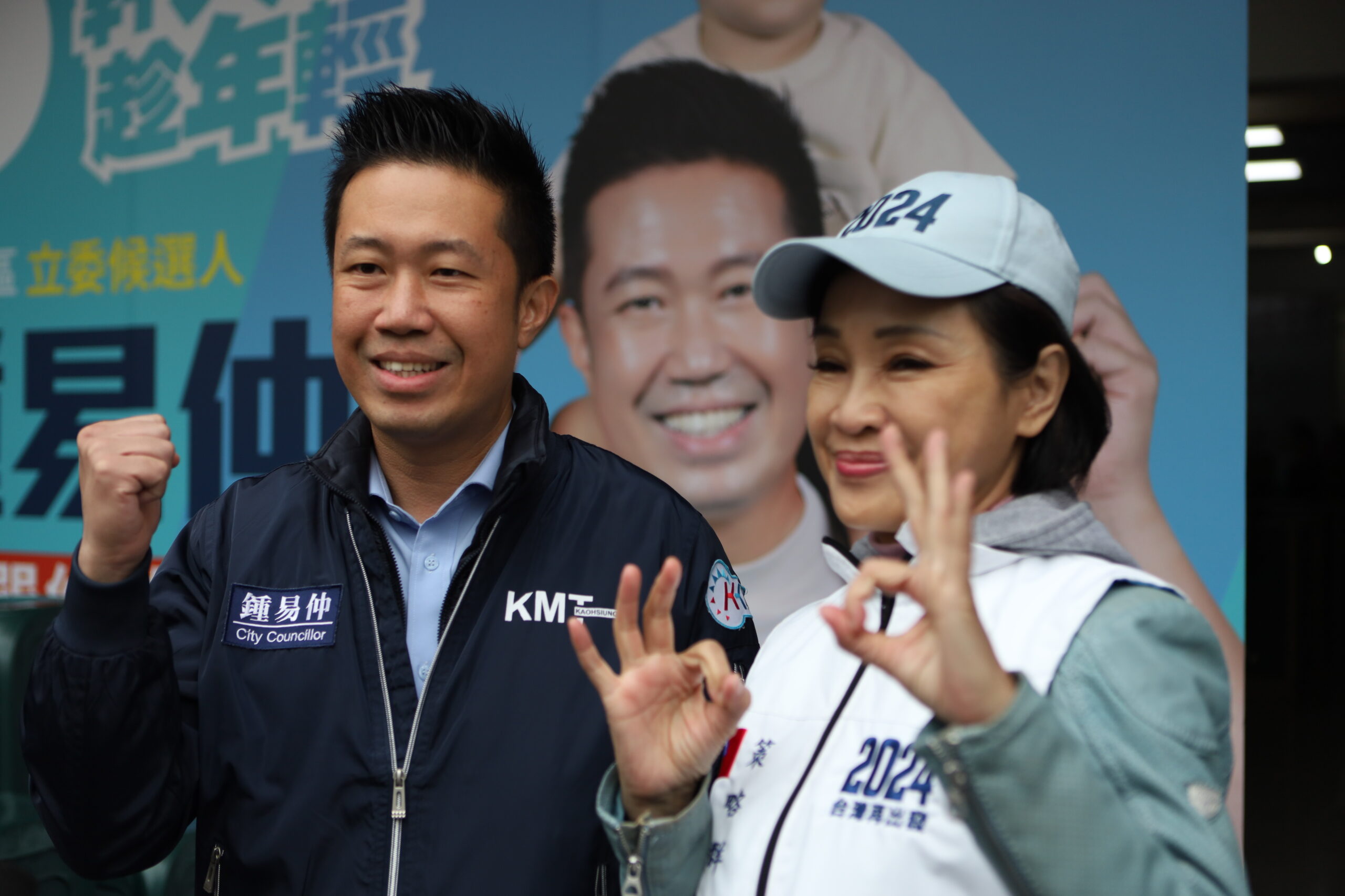 鳳山立委選舉「起風了」　柯志恩陪同鍾易仲車隊掃街：民眾期待改變