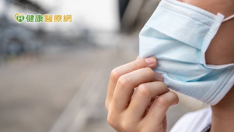 空氣汙染來勢洶洶!戴什麼口罩才能有效防範? 這2種可吸附、過濾汙染