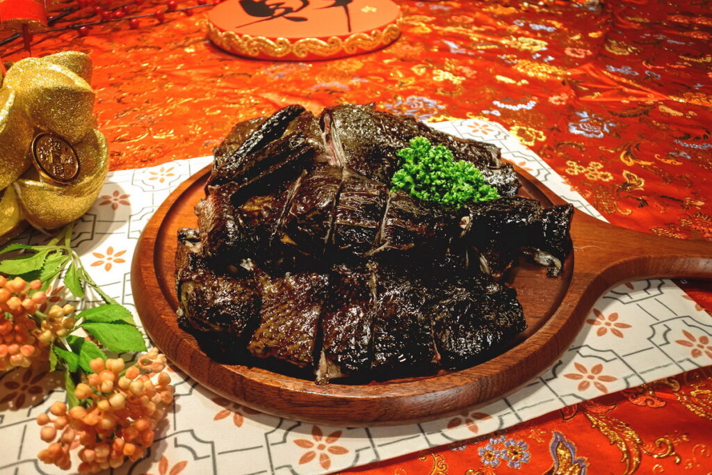 台北凱撒大飯店-凱撒招牌黑鑽雞 1380元