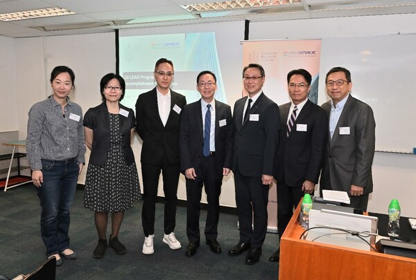 香港立法會議員及行政會議議員陳健波議員 GBS, JP(中)、安智環球集團創辦人暨董事長張博士(左三)、英國特許保險學院香港及亞太區總監Kenny Siu(右三)、香港大學專業進修學院高級課程主任呂麗樺博士(左二)及學院講師於LEAD研習課程結業典禮後合照。 香港立法會議員及行政會議議員陳健波議員 GBS, JP(中)、安智環球集團創辦人暨董事長張博士(左三)、英國特許保險學院香港及亞太區總監Kenny Siu(右三)、香港大學專業進修學院高級課程主任呂麗樺博士(左二)及學院講師於LEAD研習課程結業典禮後合照。