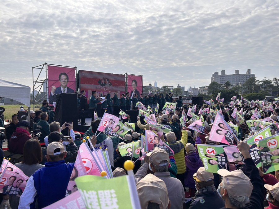 【賴桑競選】「互動式」造勢受長輩喜愛 賴清德致詞關心海軍落海事件 210 【賴桑競選】「互動式」造勢受長輩喜愛 賴清德致詞關心海軍落海事件 209