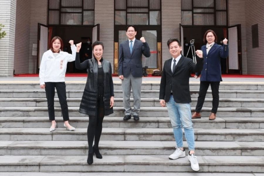 批藍綠口水戰邱臣遠秀政績 提64案完成三讀52% 208 照片來源:邱臣遠臉書粉專