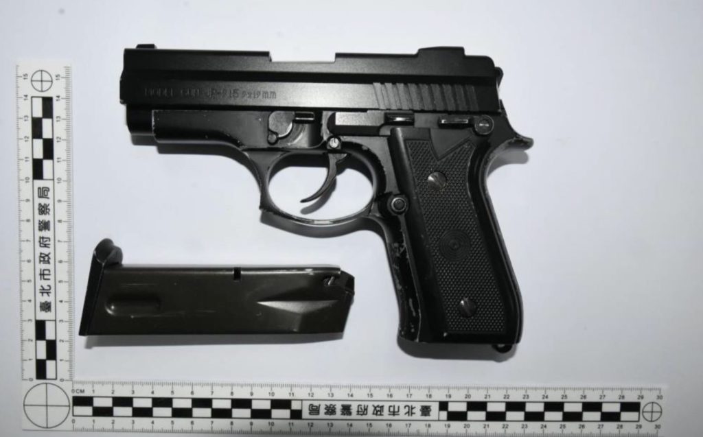 警查獲之改造槍枝。（記者林金聖翻攝）
