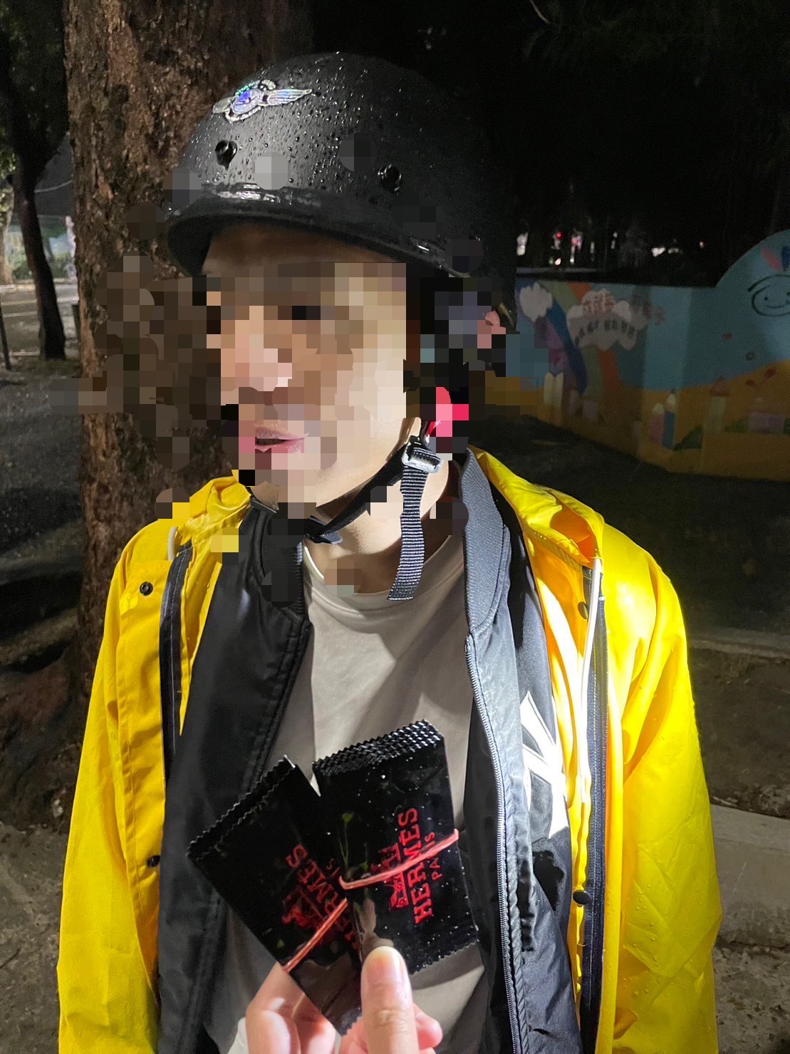 天冷警上前關懷 不料查獲身藏安非他命毒品咖啡包