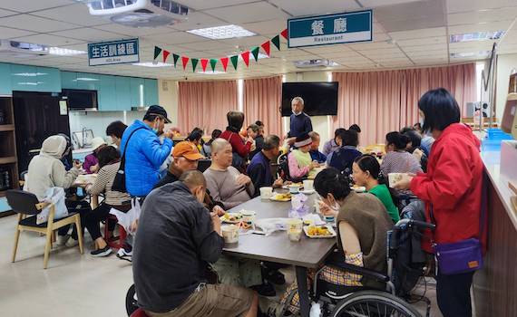 朴子醫院冬至辦感恩餐會 創造家的溫馨療癒患者心靈