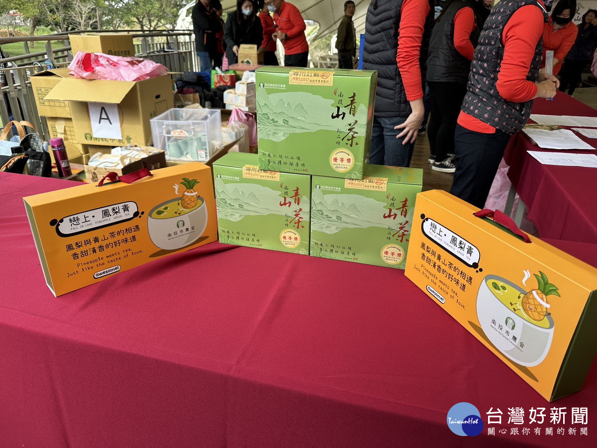 青山茶品質穩定今年得獎茶賣的價格不錯。(記者扶小萍攝)