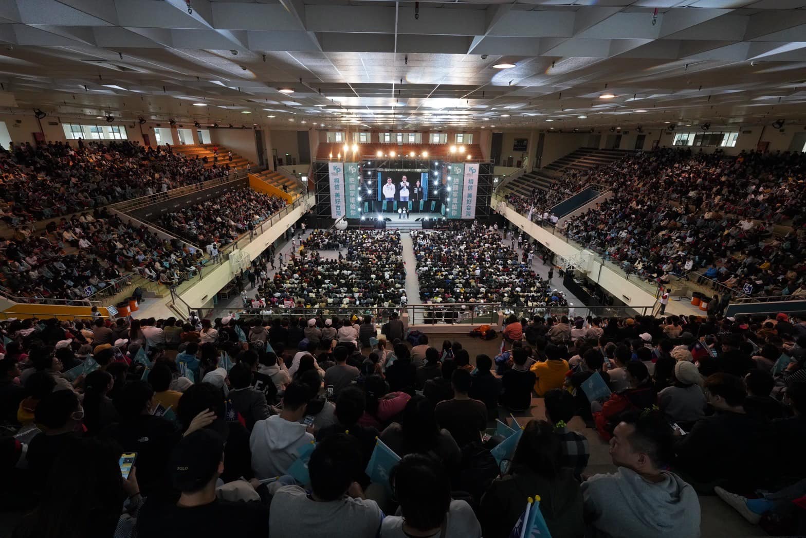 民眾黨23日在柯文哲故鄉舉行「新竹新未來-Team KP 新竹大造勢」,超過8000名支持者出席力挺「柯盈配」。民眾黨提供