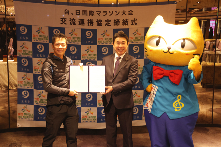 日本玉名市市長偕吉祥物玉名貓來台參賽，與賽事締結交流互訪之約  台灣體育運動競技協會