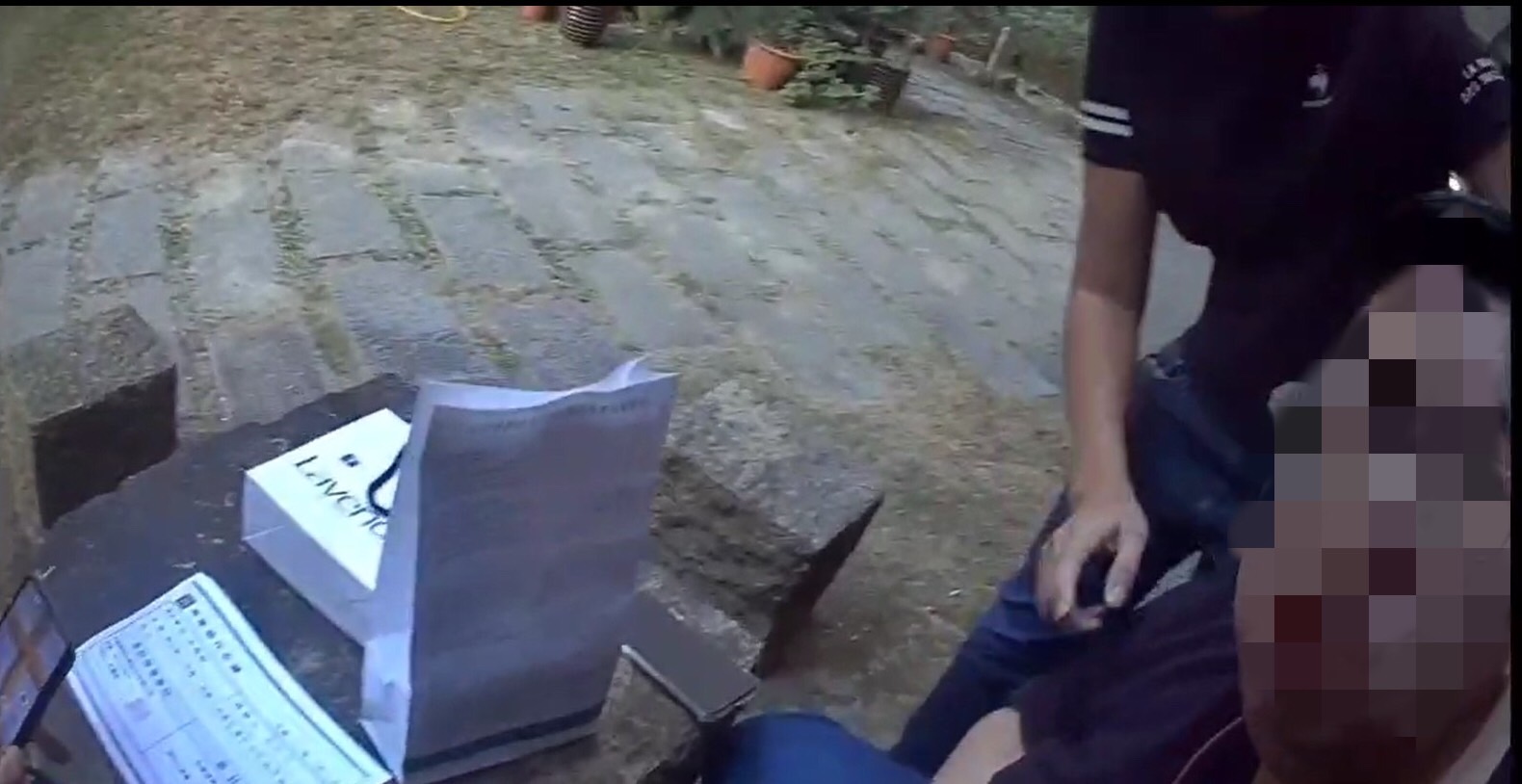 ▲圖說:蔡婦與詐騙集團約定面交90萬元,警方埋伏緝獲面交車手 (圖/台中市政府提供)