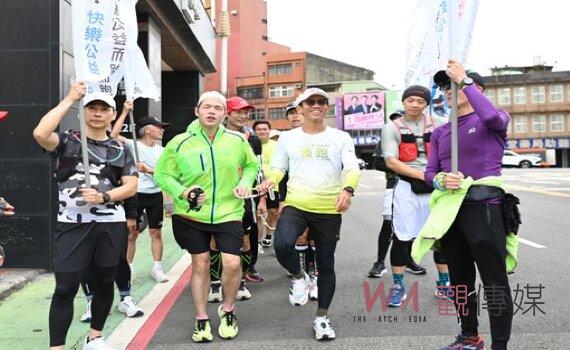 盲人環台路跑抵桃園 為13社福機構募年菜做公益