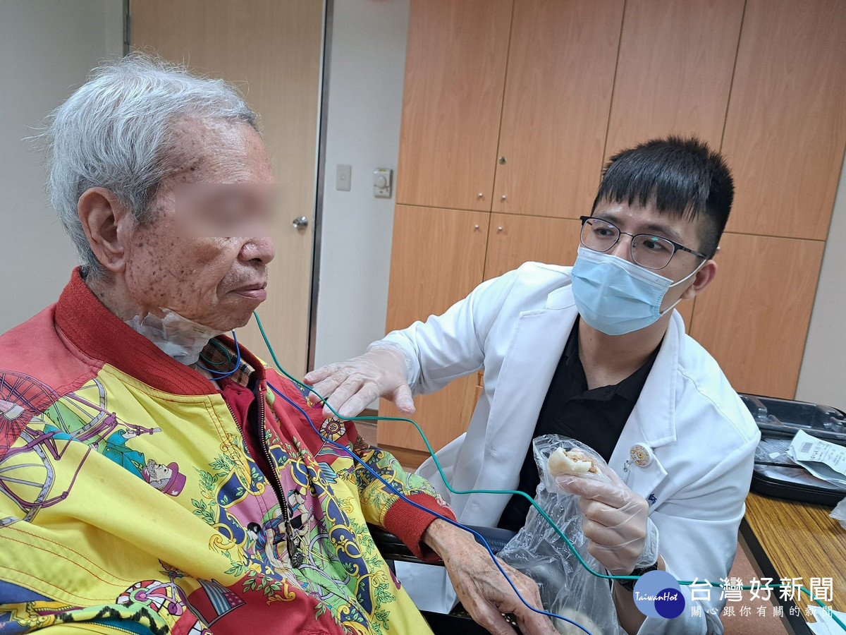 老翁年紀大吞嚥困難四年來都未吃飽 經員榮醫院復健科治療連羊肉爐都能吃