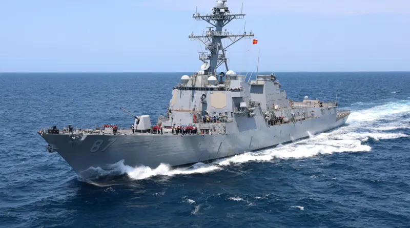 美軍中央司令部(CENTCOM)表示自葉門叛軍發射一枚陸基巡弋飛彈擊中一艘商業油輪,美軍驅逐艦麥森號(USS Mason)接獲求救信號並前往現場提供援助。
