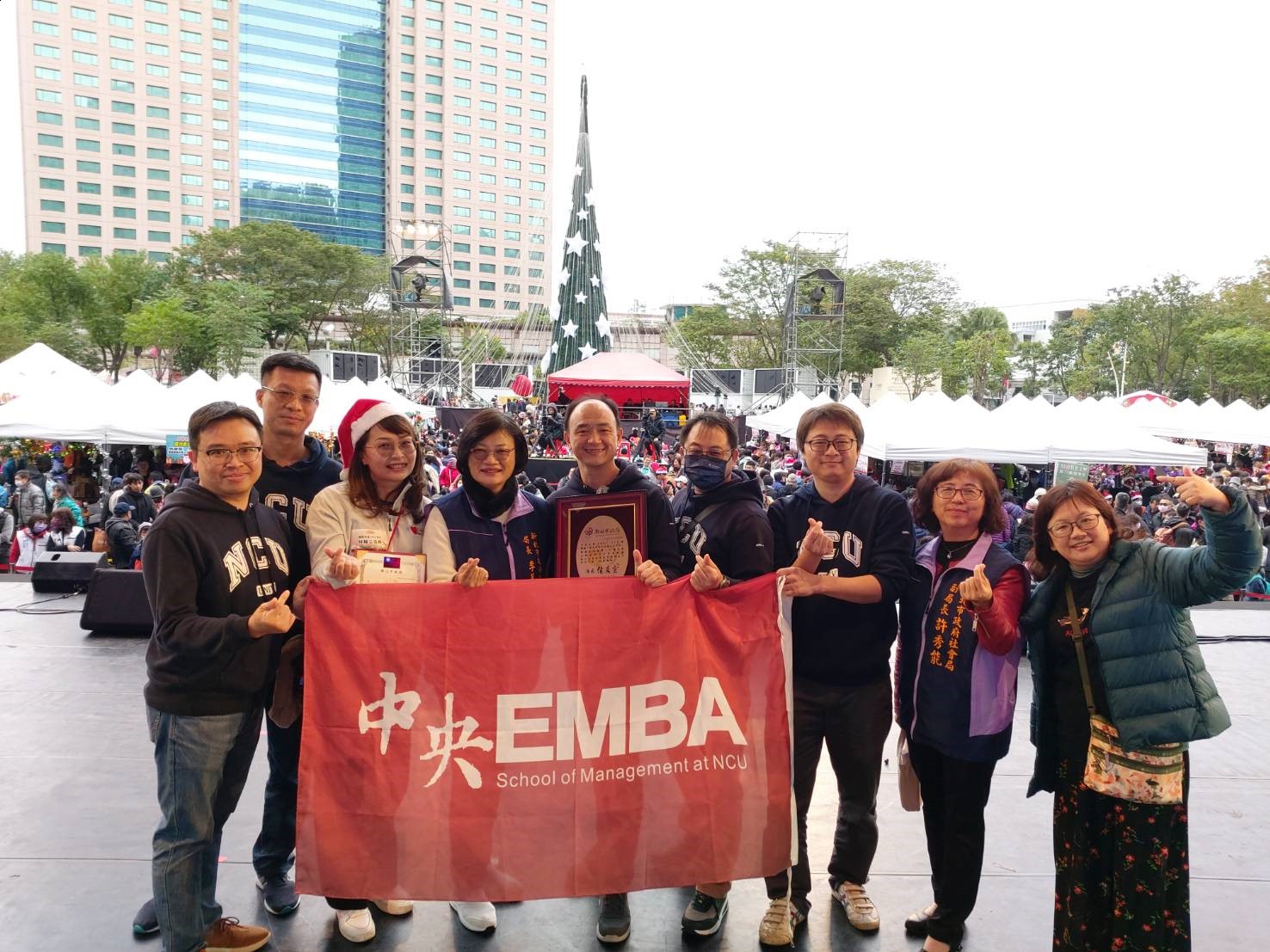 愛心不間斷 中央大學EMBA110級與莫力美國學校合捐15萬元 助新北寄養兒少快樂成長