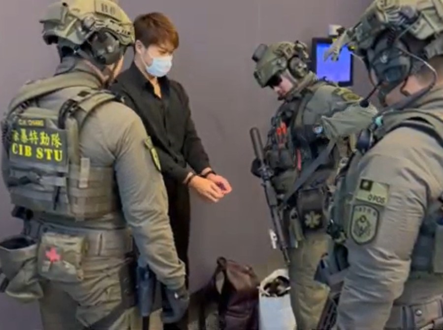 擁槍又涉擄人討債 30歲男潛逃新加坡一年半落網遣返回台 233 cnews204231225a01