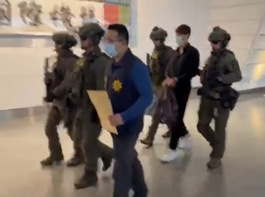 擁槍又涉擄人討債 30歲男潛逃新加坡一年半落網遣返回台 234 cnews204231225a02
