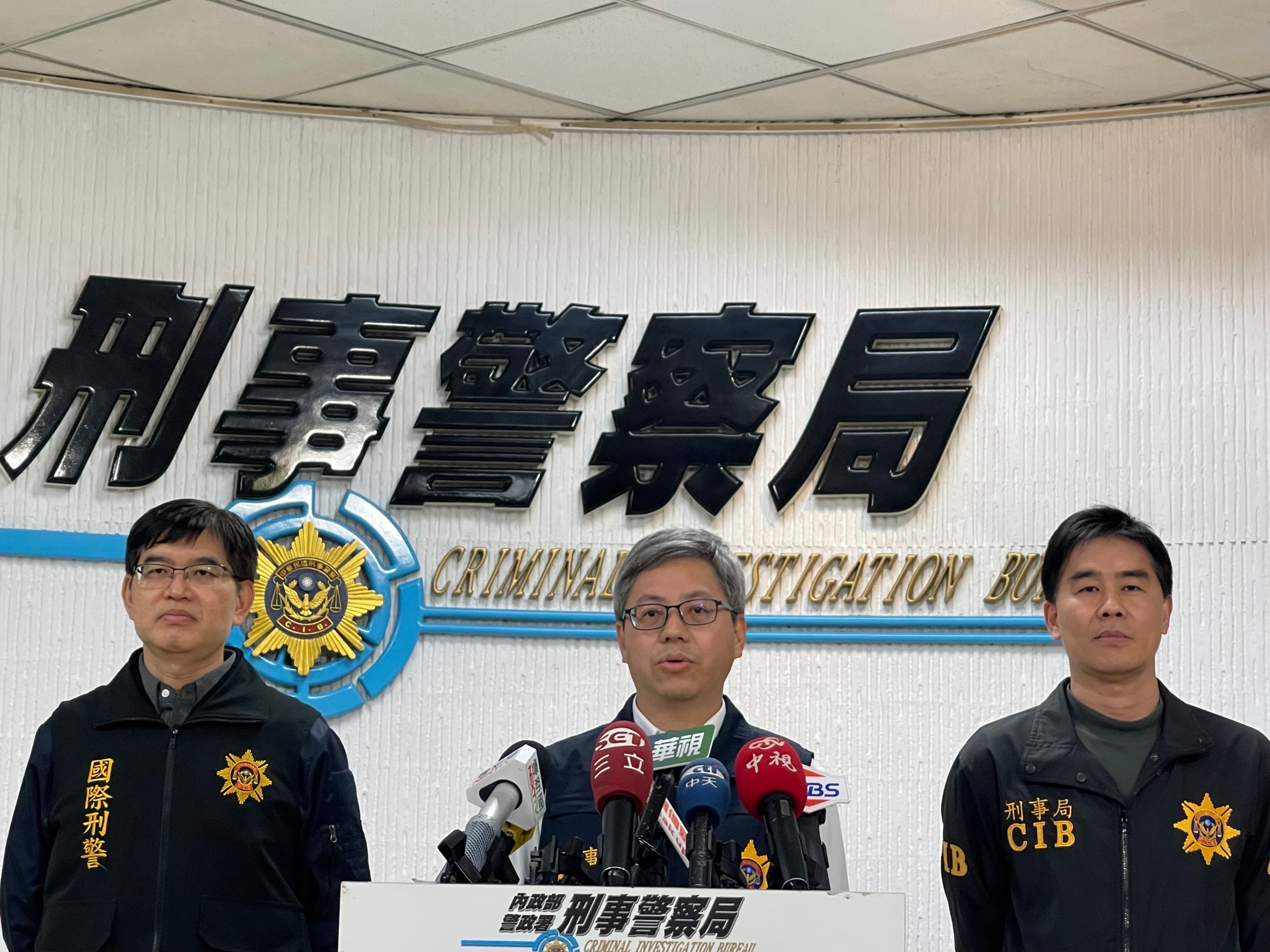 國際科二隊隊長蘇立琮、偵一大隊副大隊長李建翰、偵一大隊三隊隊長林榮政說明案情。（記者徐煜勝翻攝）