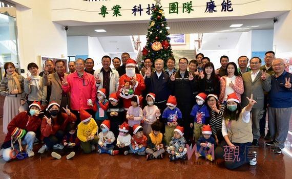 嘉義縣警局聖誕報佳音 附設教保中心小朋友活力放送