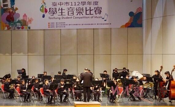 寒冬歲末祝福! 文華高中國樂社快閃演出 樂音飄揚台中捷運