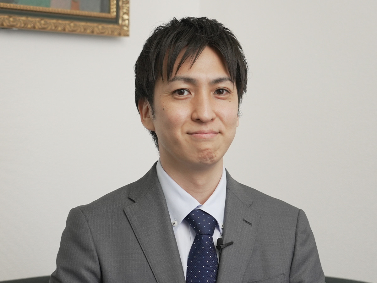 日本東洋新藥企劃主任具島一成說明，東洋新藥是日本唯一有取得消費者廳認證的葛花萃取保健品。（圖／日本東洋新藥）