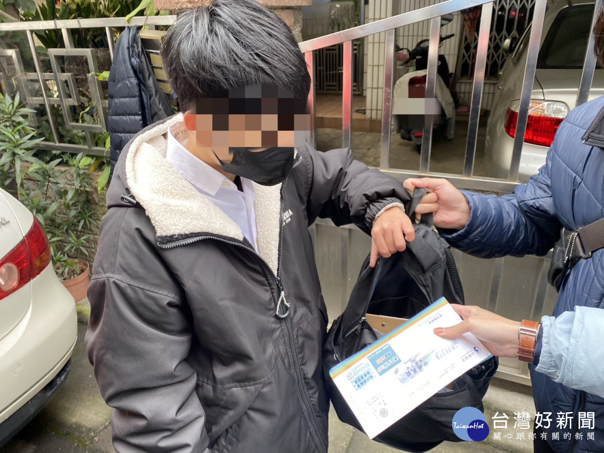 警方將詐欺車手26歲林女當場逮捕，移送法辦。<br /><br /> 