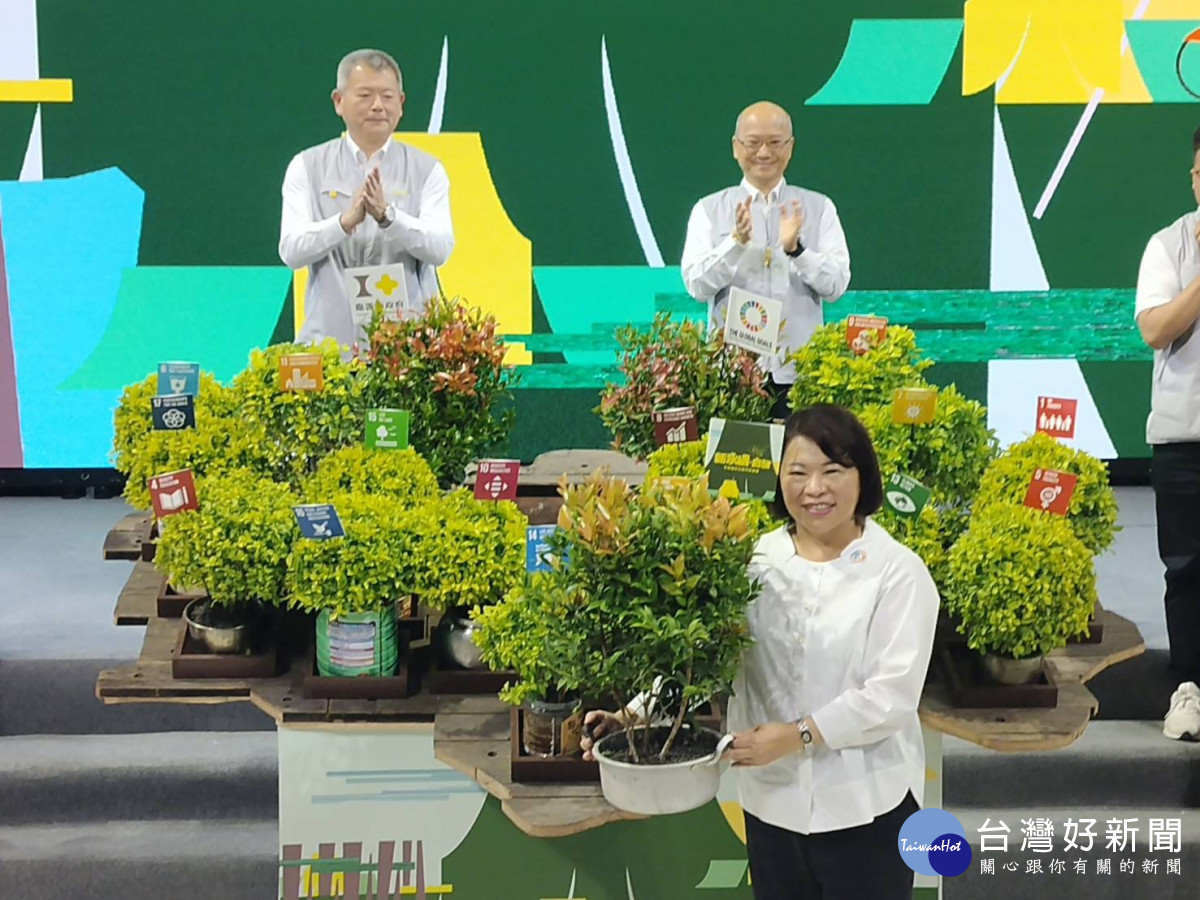 嘉義市長黃敏惠再度就職滿5周年,今天在市府中庭舉辦施政5周年記者會/陳致愷攝影