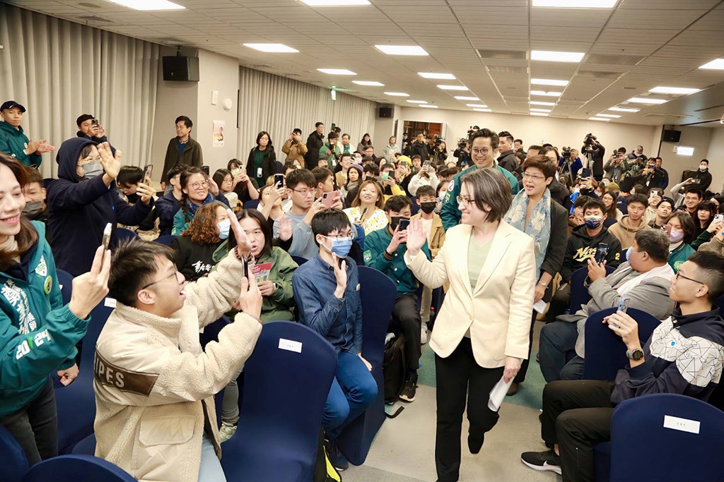 民進黨副總統候選人蕭美琴昨(25)日到新竹市出席「新竹青年見面會」。