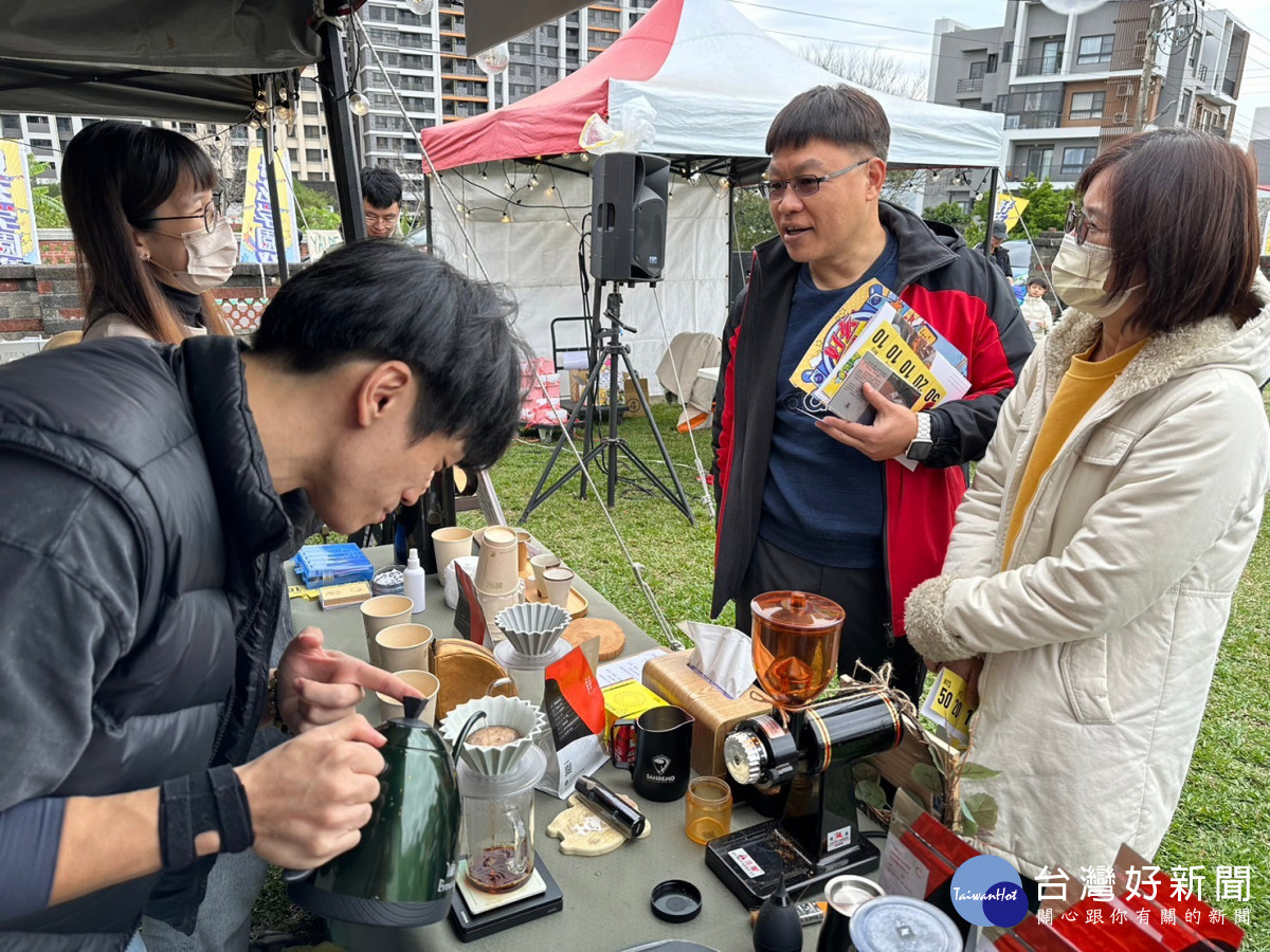玄大校長簡紹琦至新埔潘屋向同學加油打氣