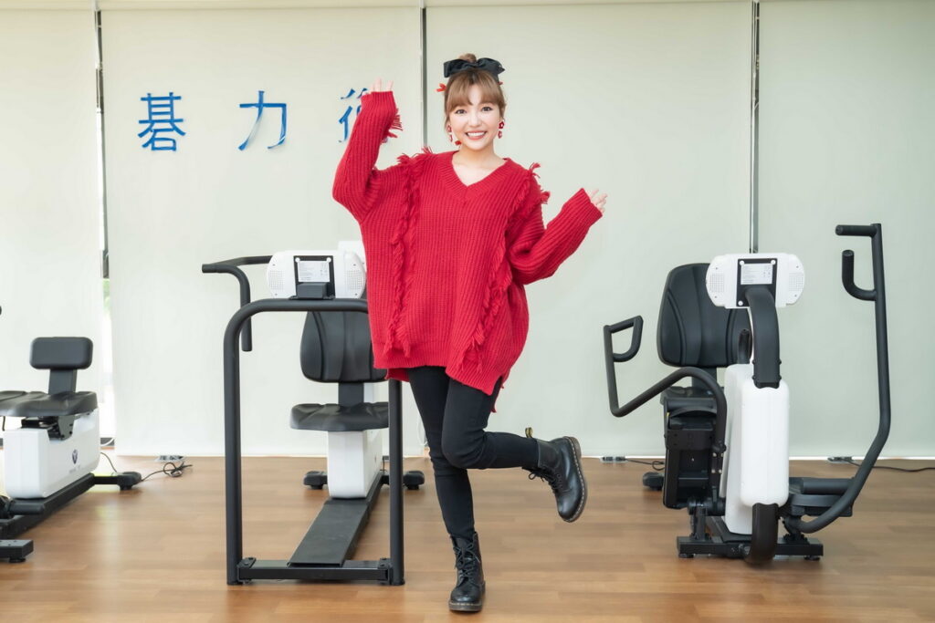 人氣女神」何美