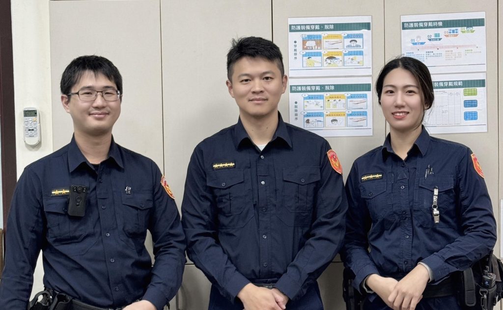北投分局石牌派出所警員周彥齊（左起）、小隊長莊張豪、警員吳庭樺。（記者林金聖翻攝）