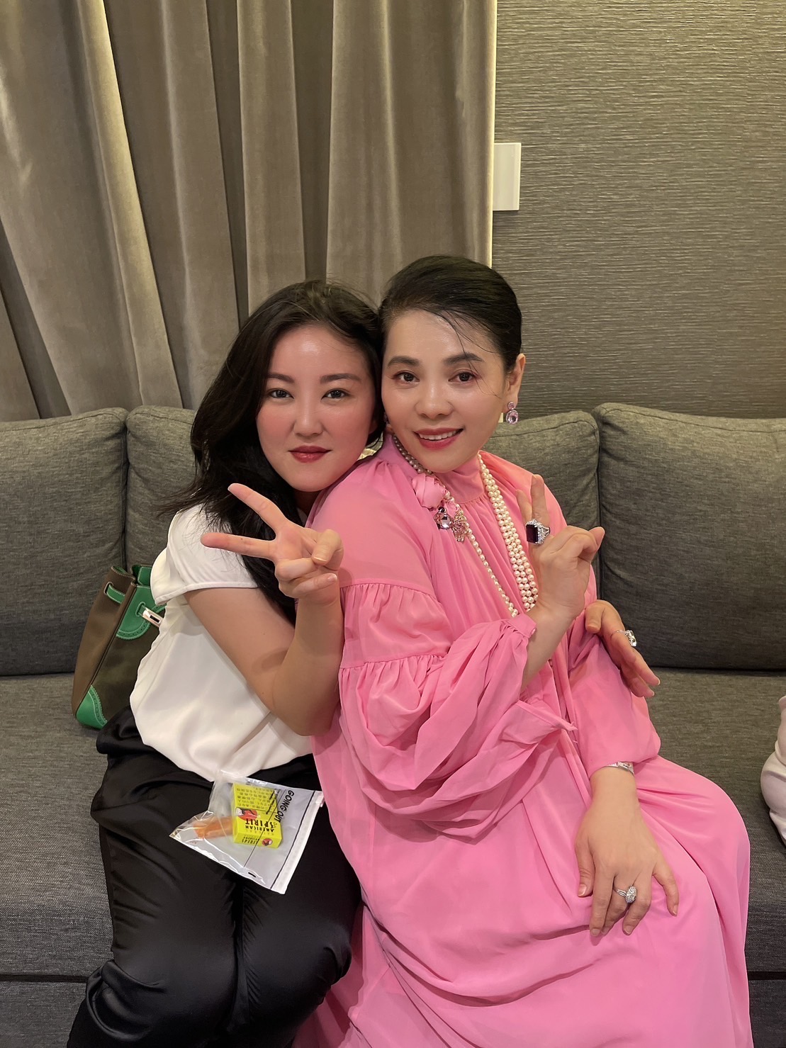 知名導演蔡宓潔(圖左)力推葉瑃雯老師(圖右)的課程非常實用,都是教授可以落實在生活當中的技巧。