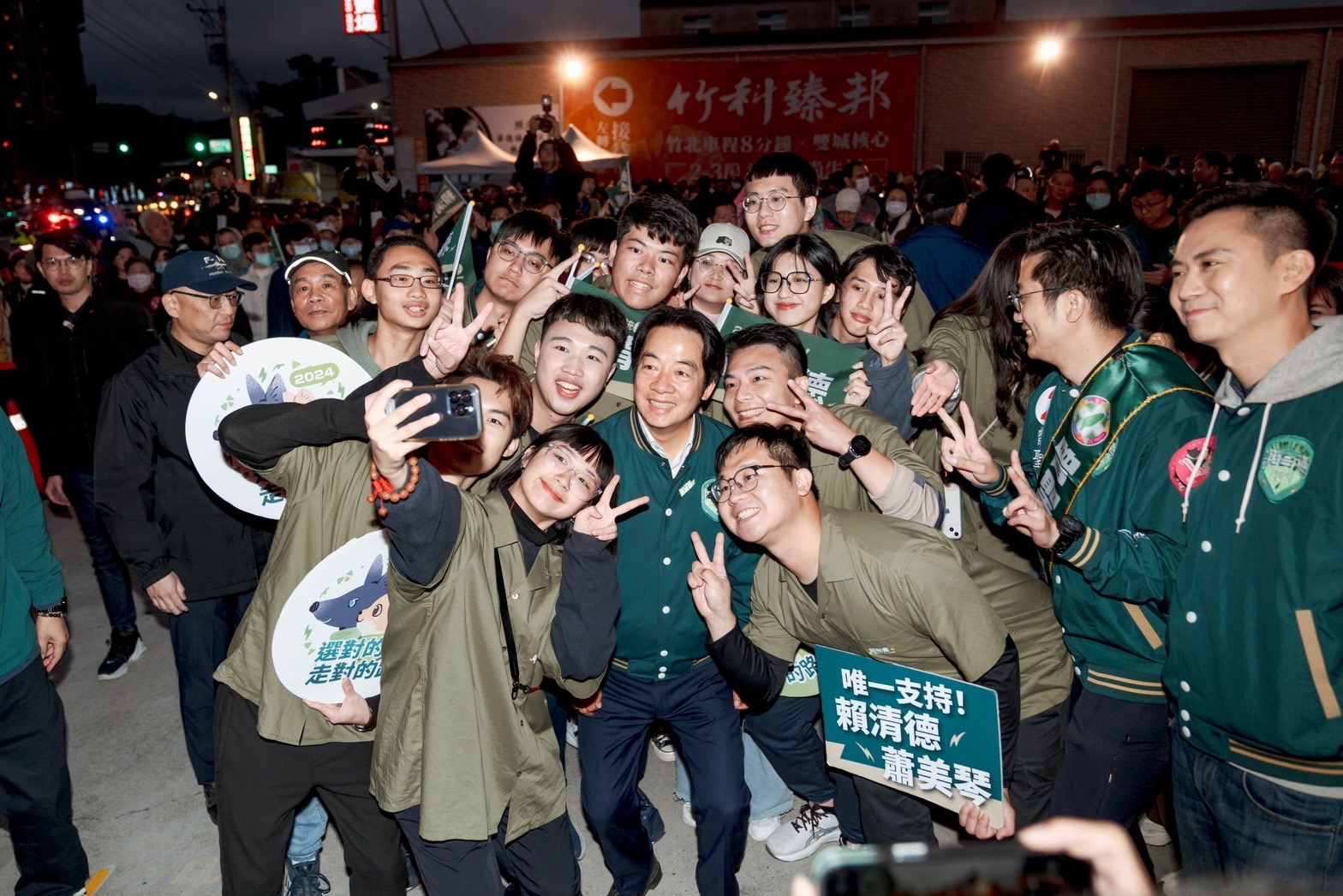 賴清德再下達動員令,1月3日號召全黨站817個路口。民進黨提供