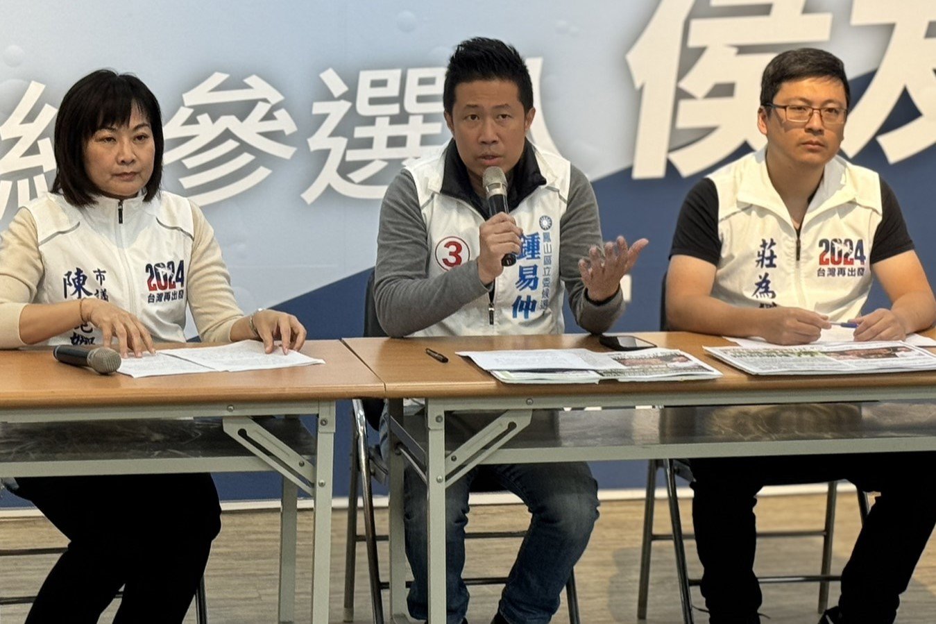 國民黨鳳山立委候選人鍾易仲上午開記者會批許智傑。國民黨高雄市黨部提供