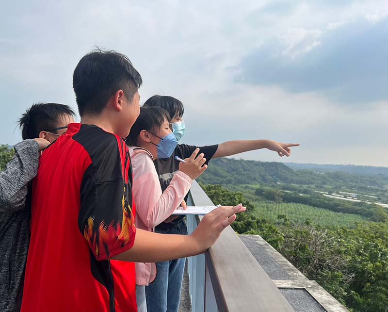 暮光十分~望遠鏡送2023最後一道暮光。圖/台南市政府教育局