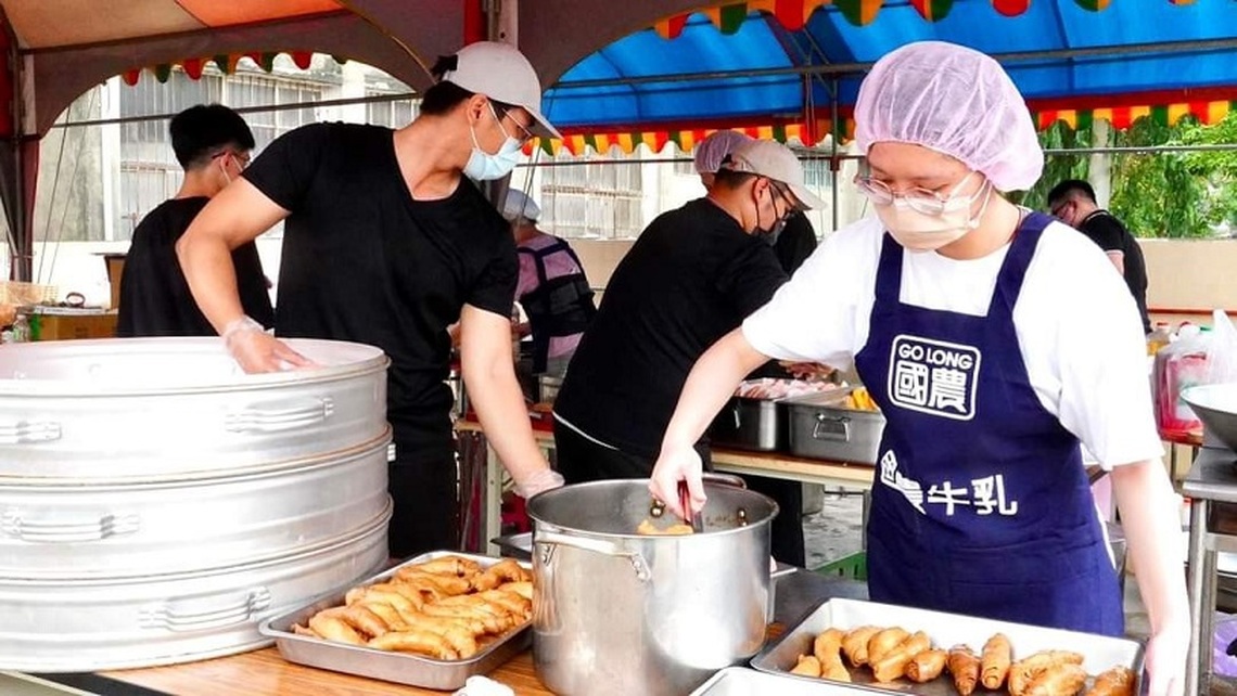 廚藝系走出教室大展身手 義守大學學子化身大廚 4百人蔬食饗宴精彩登場