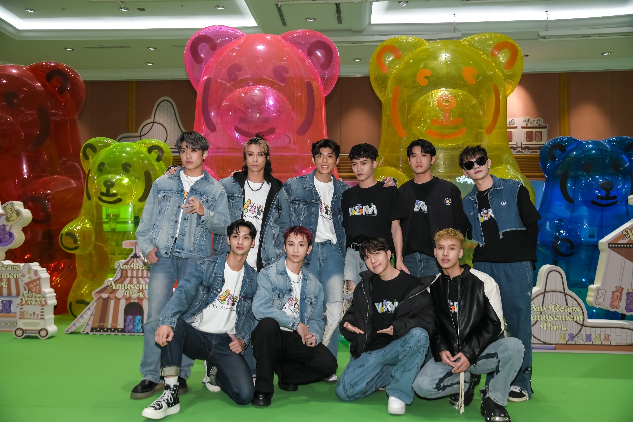 鐵粉專屬！FEniX限定ANYBEARS 聯名T恤由團員創作 限量300件