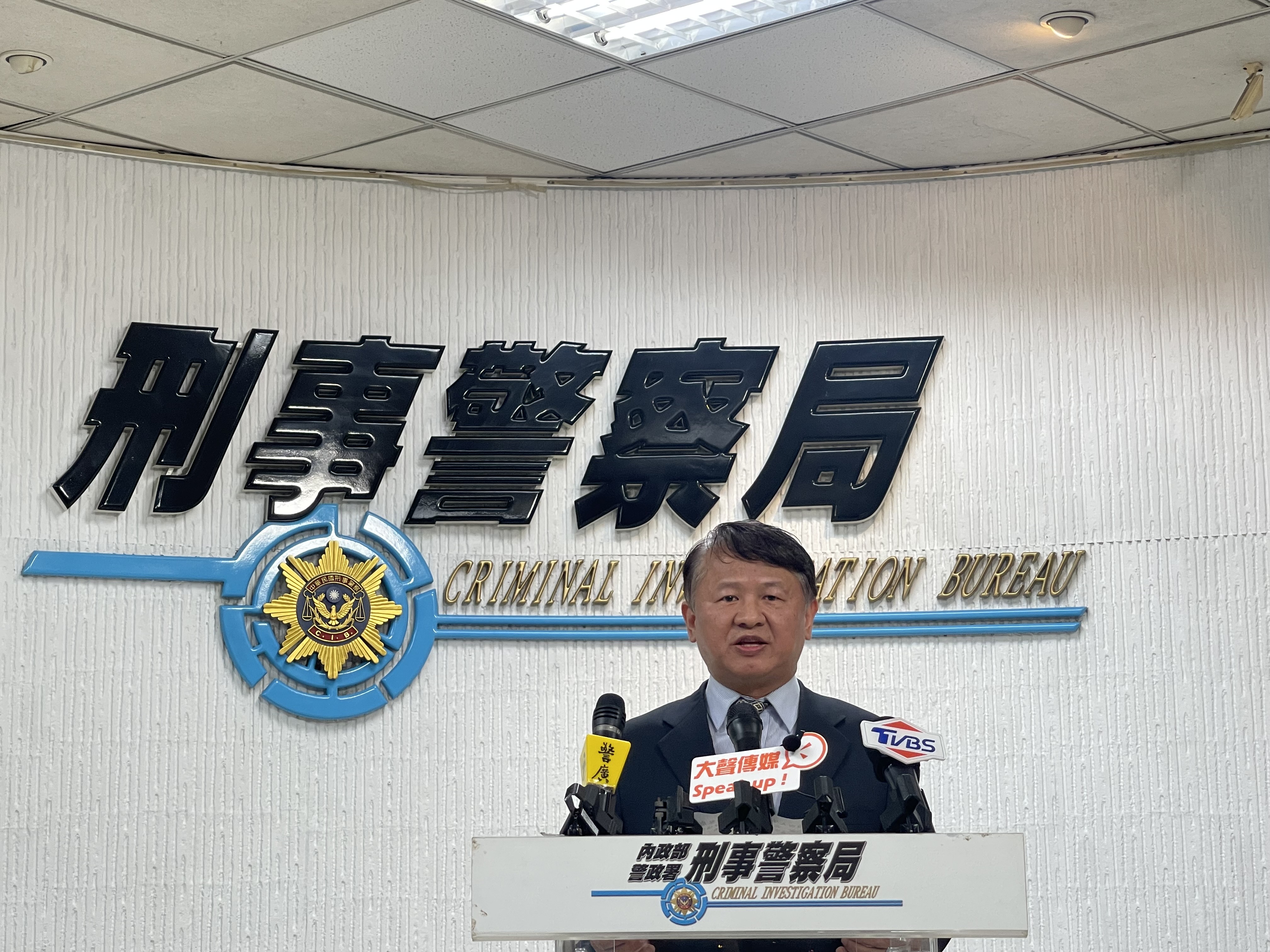 詐團藉假虛擬貨幣洗錢近五千萬    警逮黃姓犯嫌等十五人組織移送