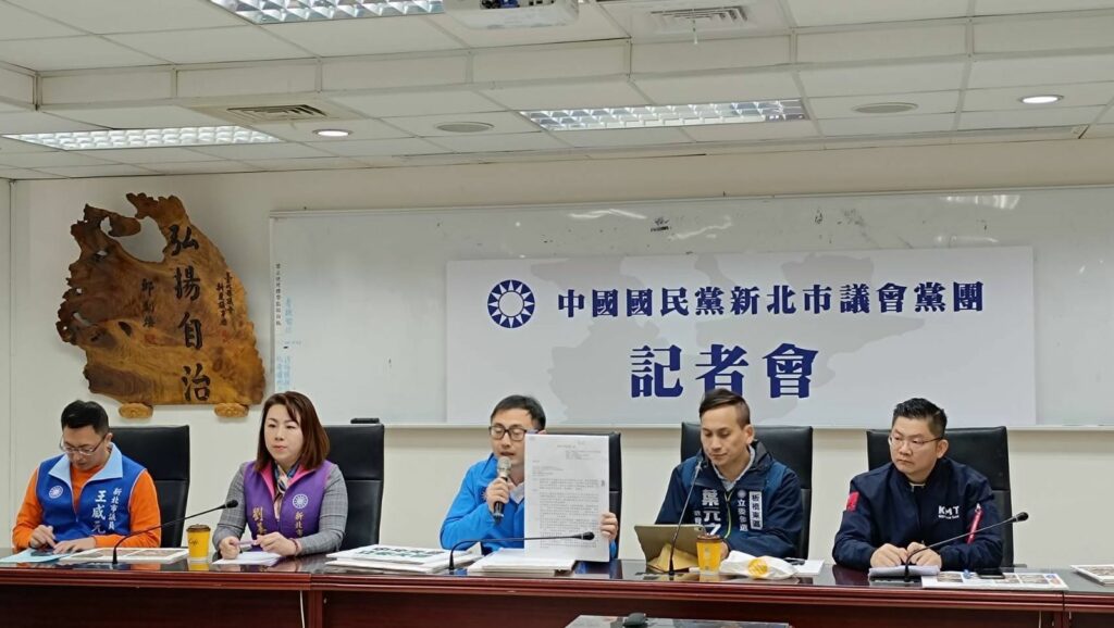 國民黨新北市議會黨團舉辦記者會，共有廖先翔、黃心華、劉美芳、王威元等議員以及板橋區立委候選人葉元之等共同參與