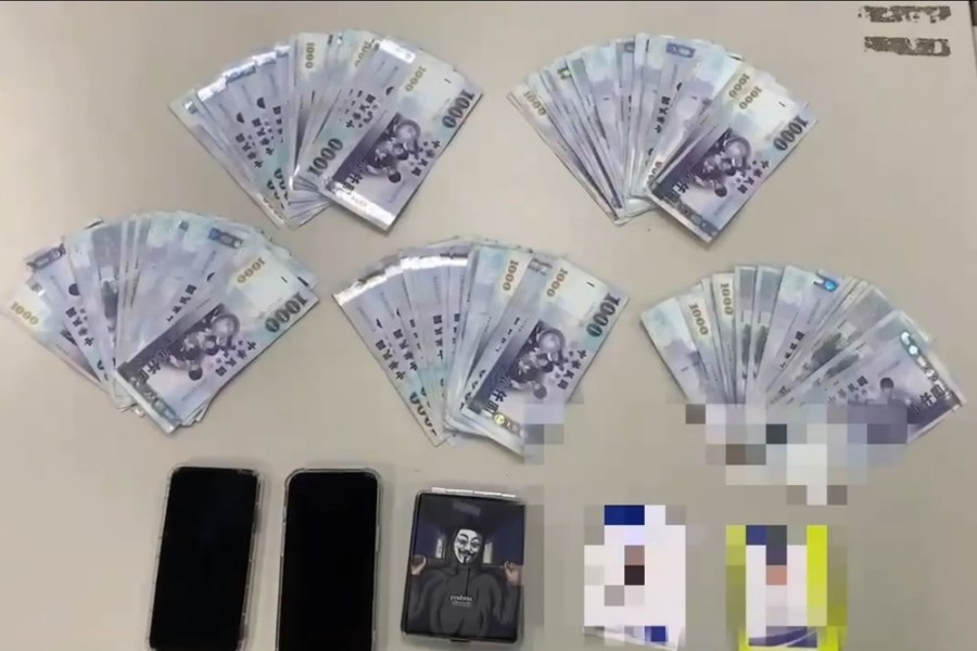 假券商客服裝熟誘投資逾六百萬 警十面埋伏逮兩詐欺車手 195 cnews204231227a02